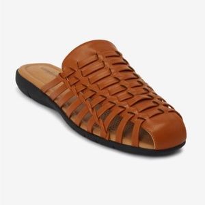 Women’s shoes/slides.